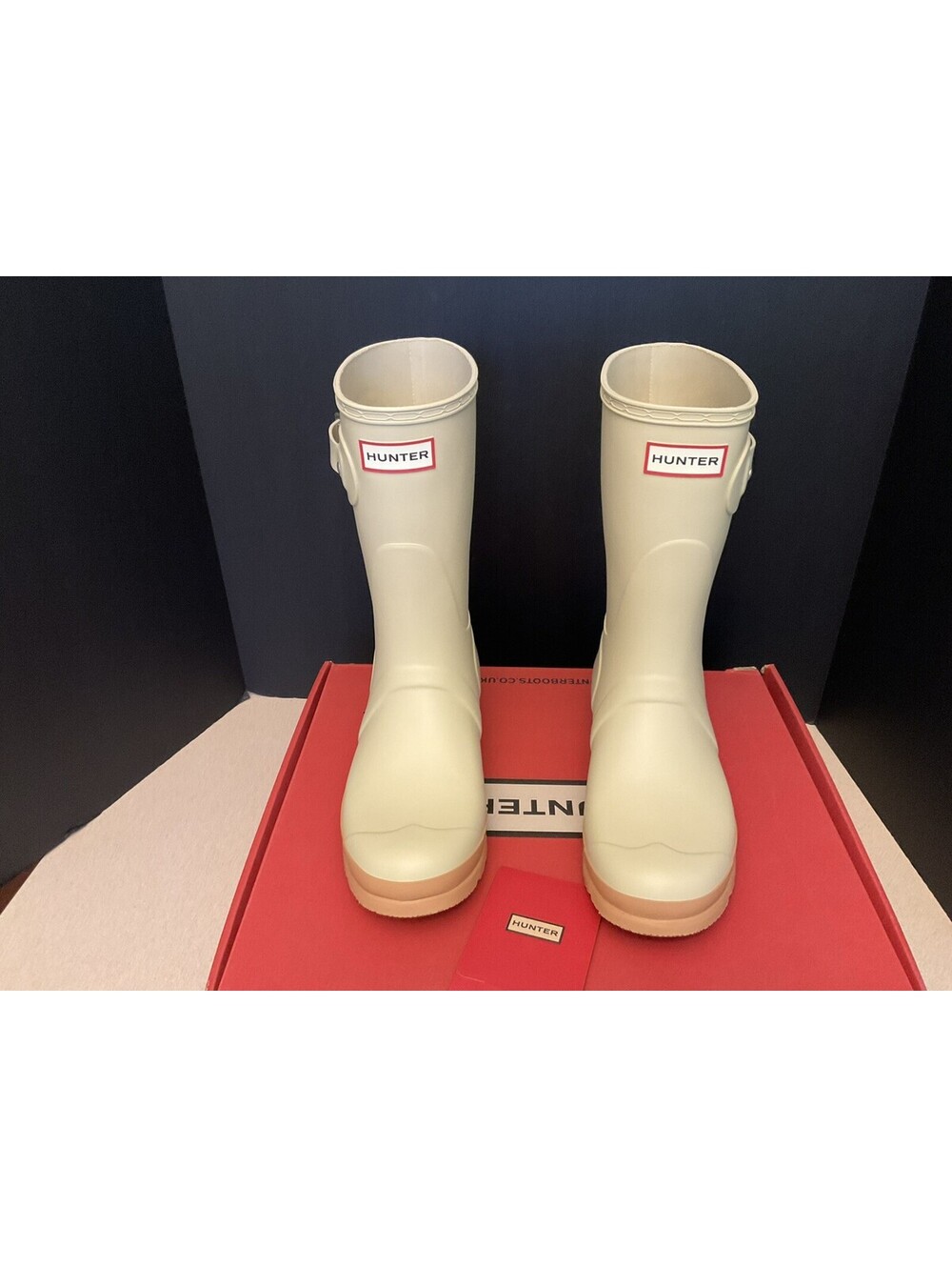 New! Womens Hunter Original Short Gravel/Biscuit Rain Boots. Size 9. Awesome!!!